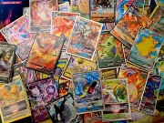 Milano, truffa da 19mila euro con carte pokemon