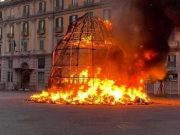 Napoli: incendio Venere degli Stracci, fermato un uomo