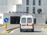 Pubblica post mentre ricuce cadavere: sospesa in via cautelare