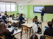 Caserta, 17enne accoltella compagna di classe: arrestata
