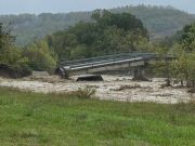 Maltempo, crolla un ponte nel Parmense