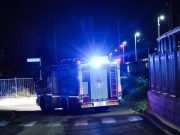 Tragedia nel Milanese: un uomo attraversa i binari e finisce sotto un treno