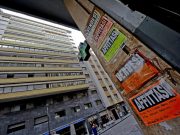 Reggio Emilia, “non affitto il mio appartamento agli africani”