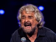 Beppe Grillo ricoverato in ospedale a Cecina