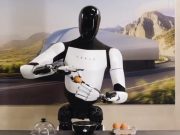 Robot fuori controllo aggredisce ingegnere Tesla