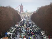 Berlino, 6mila trattori in strada per protestare