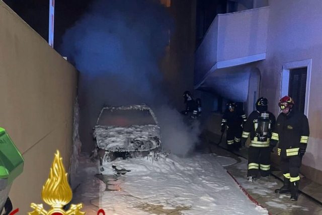 Foto auto incendiate
