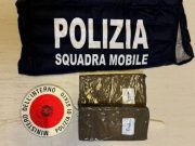 Crotone, marito e moglie arrestati con un chilo di eroina in auto