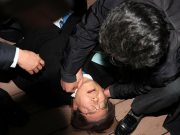 Corea del Sud, il leader dell’opposizione accoltellato al collo