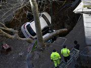 Napoli, voragine nel quartiere Vomero: due feriti lievi