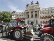 Madrid, centinaia di agricoltori per negoziare un “piano shock”