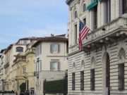Firenze, molotov al consolato Usa