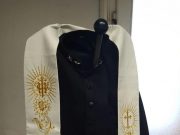 Truffava le parrocchie, arrestato falso sacerdote