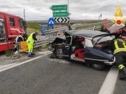 Lamezia Terme, auto impatta sullo spartitraffico: un morto e tre feriti
