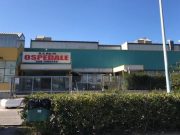 Napoli, si barrica in casa e uccide la moglie poi si suicida