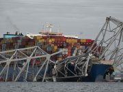 Baltimora, crolla un ponte in seguito all’urto con una nave cargo: un morto e sei dispersi