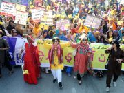 Pakistan, centinaia di donne in piazza per chiedere maggiori diritti