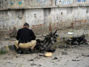 Pakistan, due vittime in un attentato suicida a Peshawar