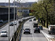 Roma, anziana rimane in panne e viene travolta da una macchina