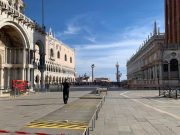 Venezia, allarme bomba in piazza San Marco per una borsa ed un trolley abbandonati