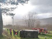 Pulmino con disabili finisce in scarpata, sei feriti