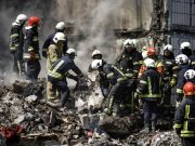 Dnipro, missile russo colpisce filobus pieno di operai: decine di feriti