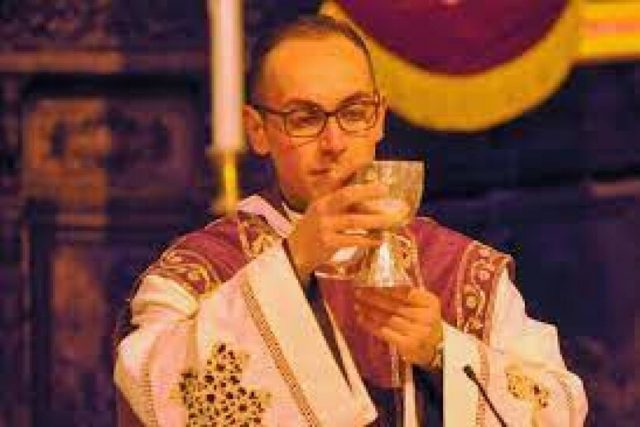 Foto prete condannato