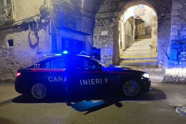 Foto uomo accoltellato