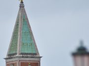 Venezia, crollano alcuni frammenti di cemento dal campanile di Piazza San Marco