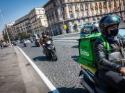 Napoli, ladro arrestato dai carabinieri dopo essere stato inseguito dai rider