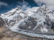 Everest, alpinista kenyano trovato morto vicino alla vetta in Nepal