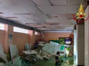 Bari, crolla una parte del soffitto di una piscina