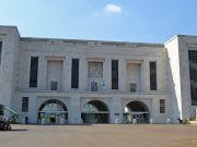 Sesto San Giovanni, bimba aggredita da un pitbull