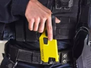 Bolzano, i carabinieri usano il taser e lui muore