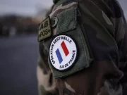 Parigi, militare ferito a coltellate