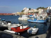Ponza, 16enne violentata mentre era a casa