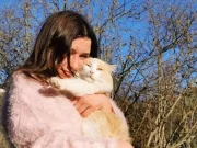 Donna trovata morta in un dirupo, fermato il compagno