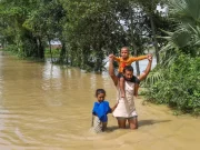 Bangladesh, due milioni di bambini sono a rischio per le inondazioni