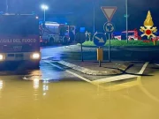 Maltempo, 60 persone vengono fatte scendere dal treno a Molteno per lo smottamento di un muro sulla linea ferroviaria