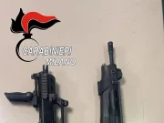 Milano, due persone denunciate perchè camminavano con armi in mano per fare un video