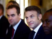 Francia, la sinistra radicale chiede le dimissioni di Macron