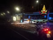 Milano, autobus si schiata contro un albero: otto feriti