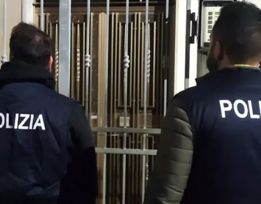 Presero a sprangate un avvocato nel 2023, otto arresti per rapina e aggressione