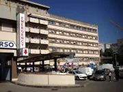 Modica, bimbo di due anni si ustiona con una scarica elettrica in bocca