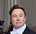 Musk: «È sgradevole, ma per Zelensky serve amnistia in Paese neutrale»