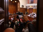 Serbia, rissa in Parlamento tra opposte fazioni politiche