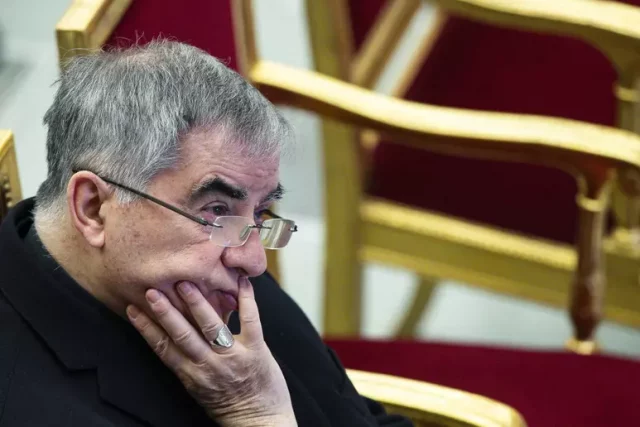 Foto Becciu