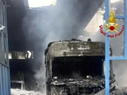Parma, incendio in azienda di traporti: verifiche su amianto