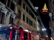 Firenze, vasto incendio in edificio: 11 persone finiscono in ospedale