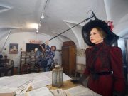 “L’invisibile filo rosso”, trionfo di emozioni e memoria al Festival di Venezia